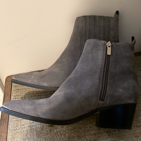 Marc Fisher Ankle Boots Size 7 Gray Suede Pointed Toe Chunky Heel Decor Toe Tips - Picture 3 of 13